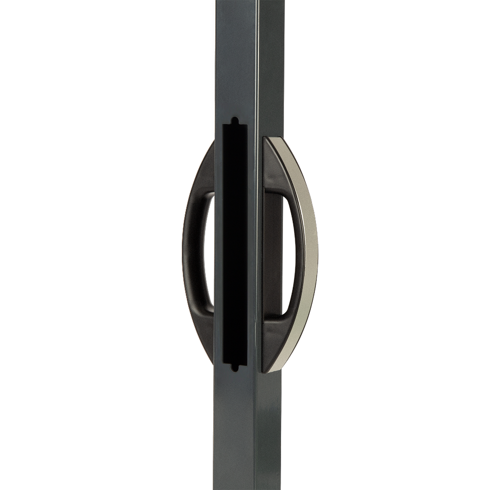 Set with integrated handles for keep side