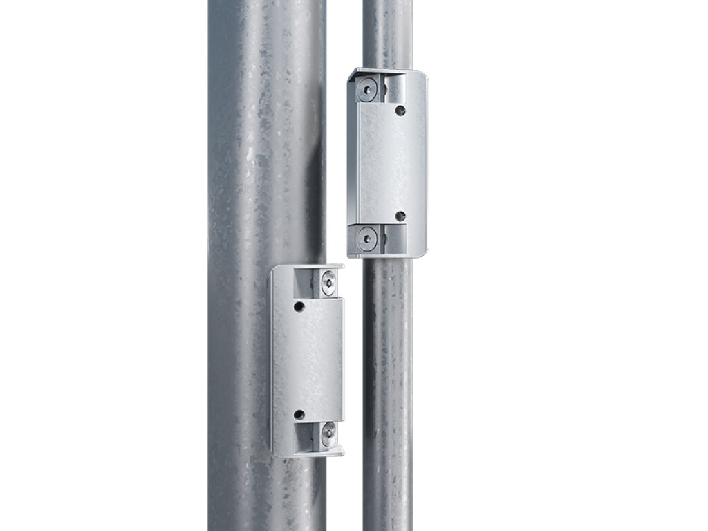 Chain link bracket for Tiger gate closer